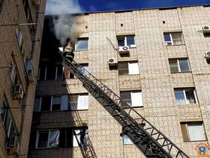 В Новочеркасске из горящей девятиэтажки эвакуировали 30 жильцов