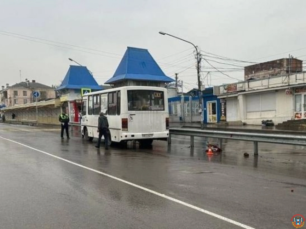 В Новочеркасске женщина-пешеход попала под колеса автобуса