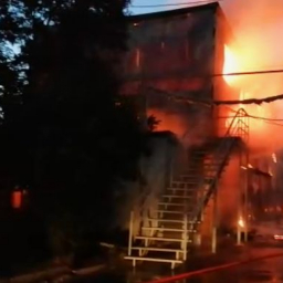Ночью в Ростове произошел крупный пожар на пивном складе