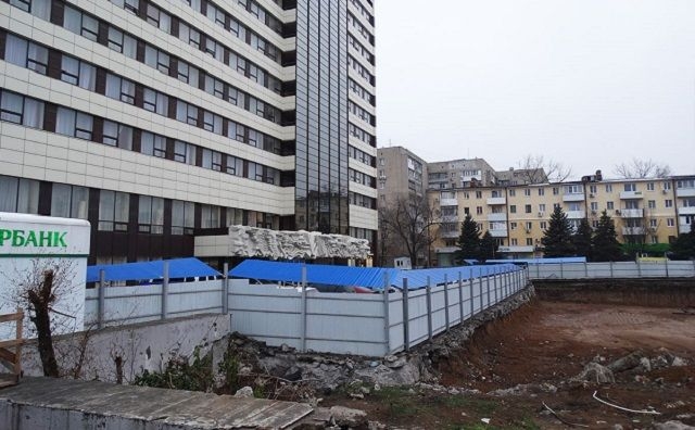 В Ростове на площади Ленина перед гостиницей построят двухэтажный магазин