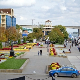 На месте взрыва в Шахтах установлено два крана и два подъемника