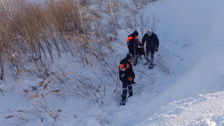 В Башкирии отец с ребенком провалились в снег: мужчину вытащили спасатели