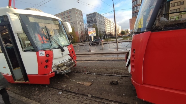 Два трамвая столкнулись в Петербурге