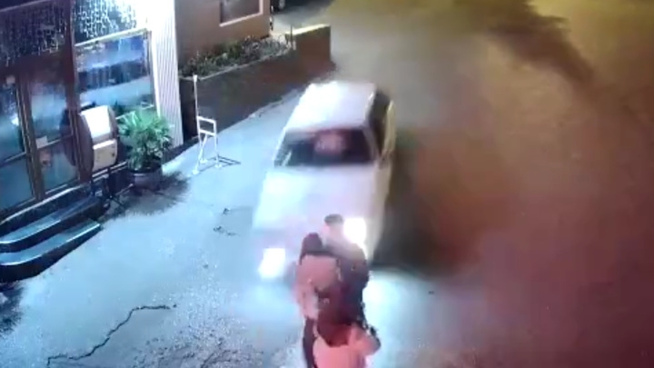 Трех девушек сбила легковушка в Крыму, момент аварии попал на видео