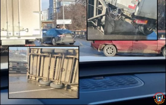 Движение парализовало из-за тройного ДТП на Сиверса