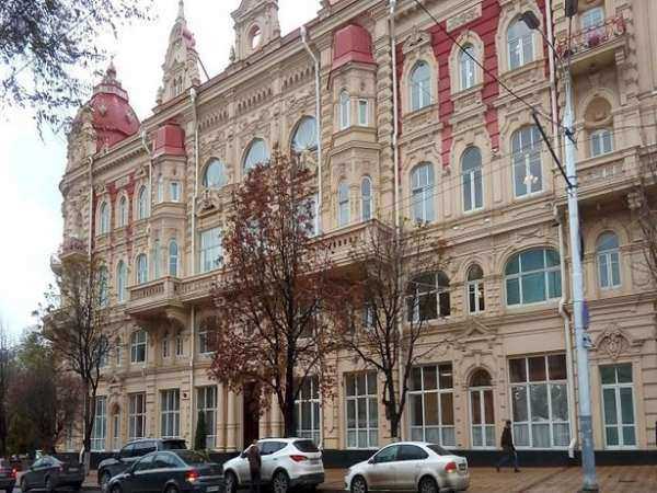 Чтобы прекратить обмороки работников мэрии Ростова, власть решила потратить 77 млн рублей Чтобы прекратить обмороки работников мэрии Ростова, власть решила потратить 77 млн рублей
