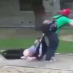 Ростовский супермен утащил "за шкирку" пьяного мужика из детской площадки