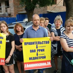 Десятки обманутых дольщиков начнут голодовку под забором недостроенного дома в Ростове