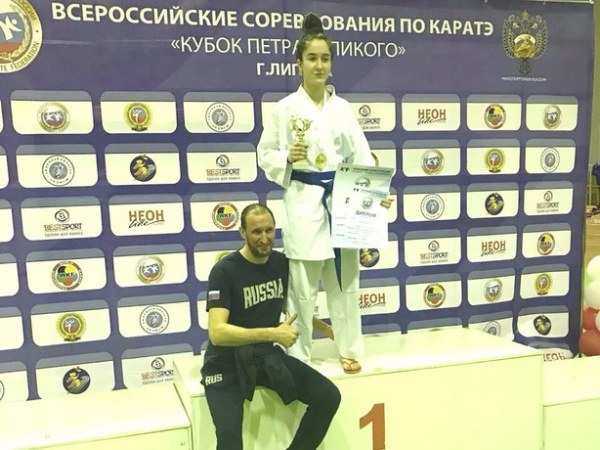 Юная каратистка из Ростова получила золотую медаль на Всероссийских соревнованиях