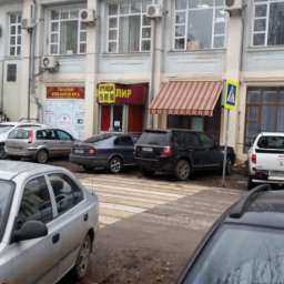 Блокировавшие «зебру» автохамы вынуждают пешеходов с детьми бросаться под колеса машин в Ростове