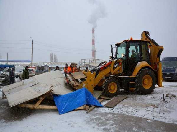 В Ростове-на-Дону на "Темернике" начали снос более 80 незаконных торговых построек В Ростове-на-Дону на "Темернике" начали снос более 80 незаконных торговых построек