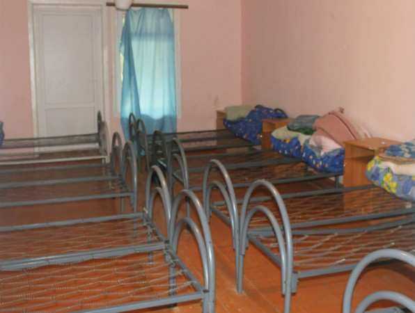 В переполненных палатах под присмотром воспитателей без документов, отдыхали дети в лагерях Ростовской области