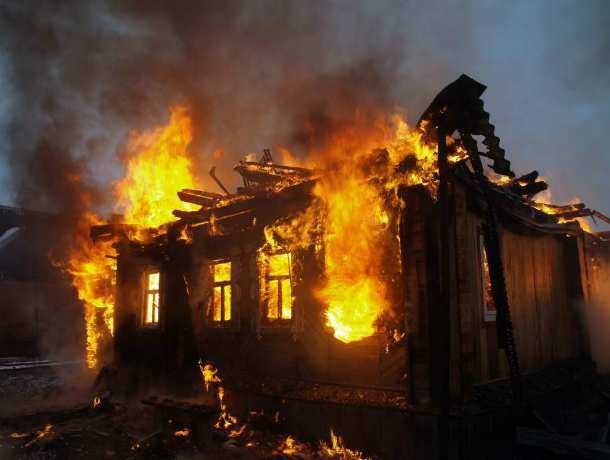 «Так не доставайся же ты никому»: мужчина сжег дом, из которого его выселяли в Ростовской области