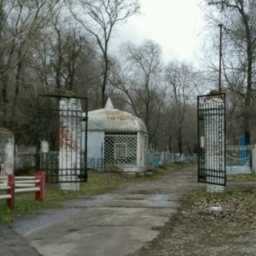 Агрессивный курильщик разгромил 37 надгробий на кладбище Ростова