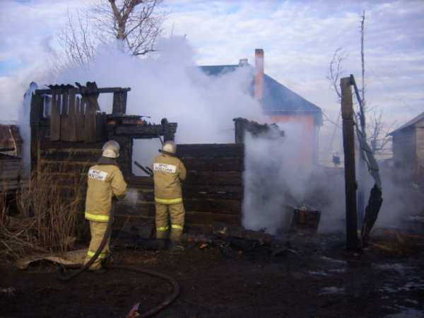 В Ростовской области загорелась хозпостройка