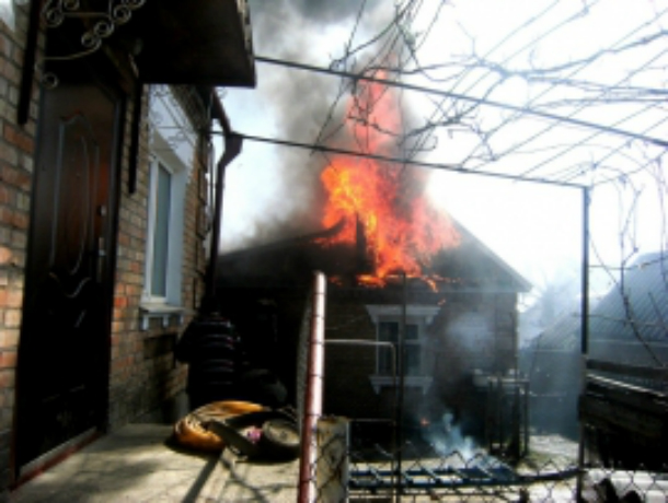 Женщина не смогла выбраться из горящего дома и погибла в Ростовской области