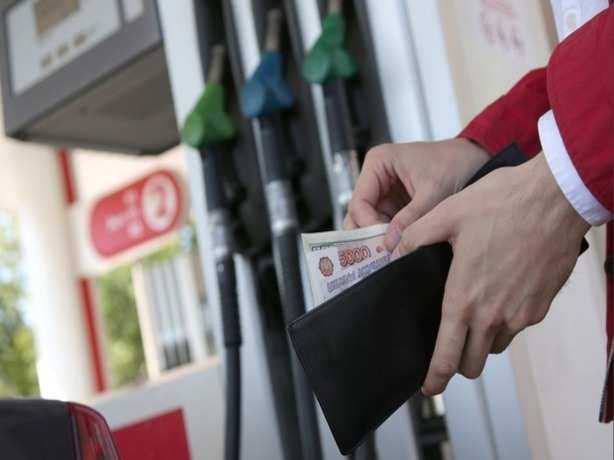 В ближайшие дни цена на бензин в Ростове может превысить 50 рублей на литр