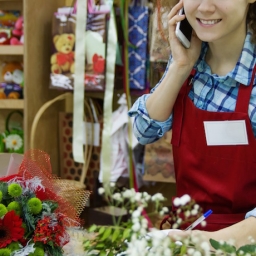 Под Новый год продавщица цветочного в Ростове сняла всю кассу и скрылась с деньгами