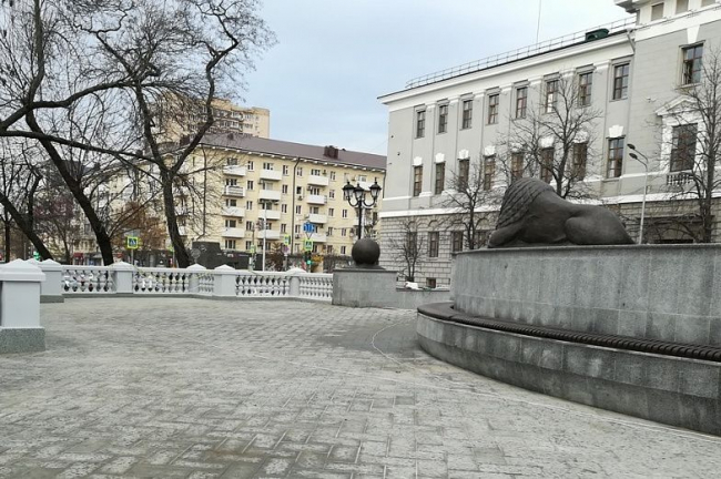 В Ростове вандалы вновь разрисовали фонтан «Львы» на проспекте Соколова