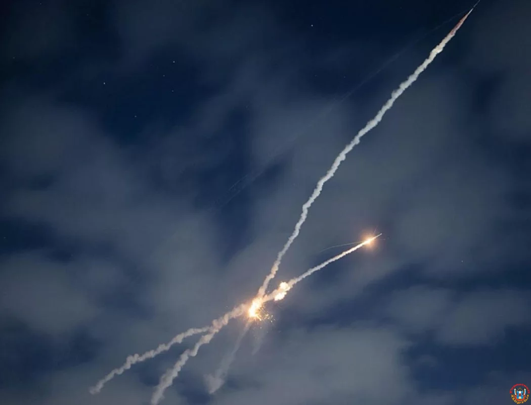 Массированная атака дронов на Ростовскую область: силы ПВО перехватили 19 беспилотников Массированная атака дронов на Ростовскую область: силы ПВО перехватили 19 беспилотников