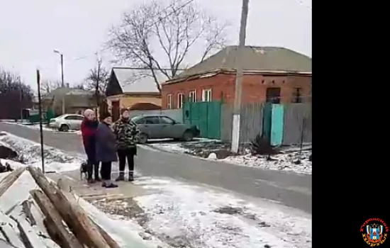 На берегу Таганрогского залива, жителям объявили об эвакуации посёлка
