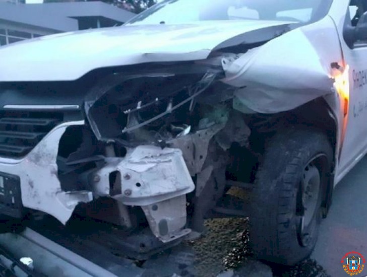 Пассажиры такси и водитель иномарки пострадали в массовой аварии