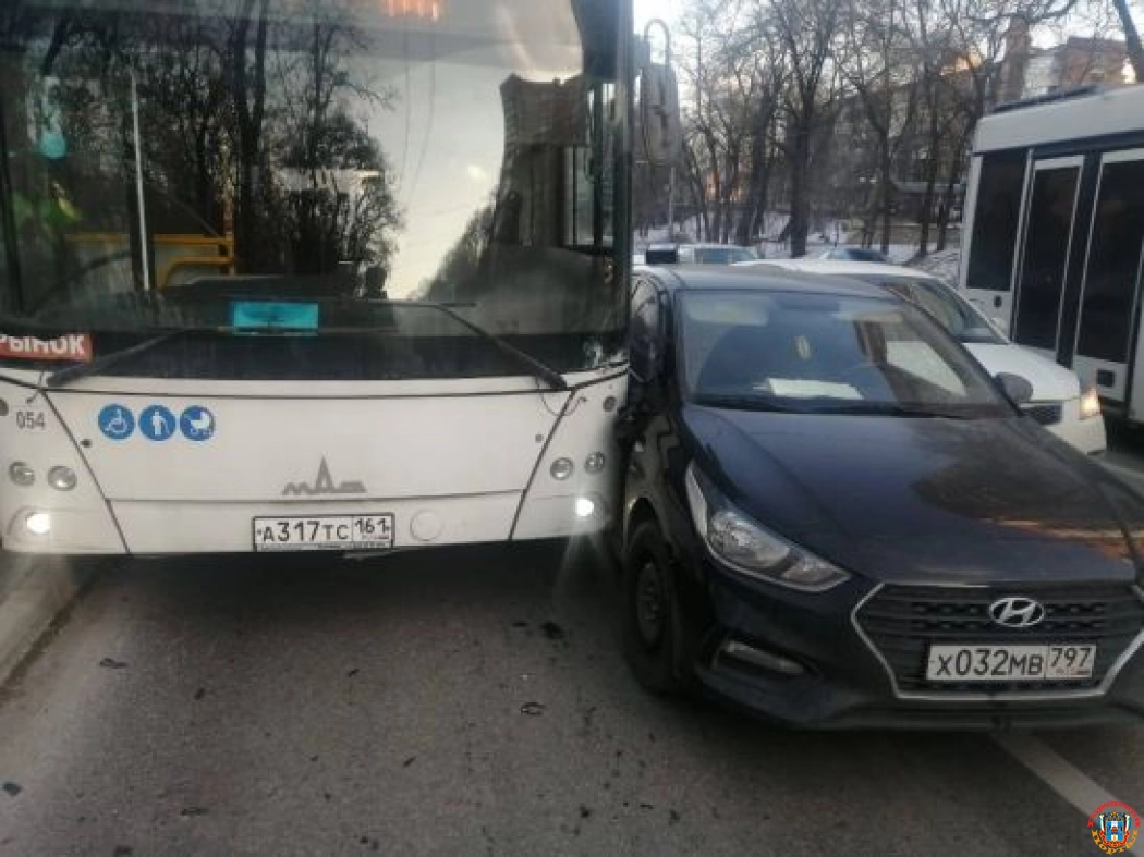 В Ростове пассажирка автобуса № 44 пострадала в массовом ДТП