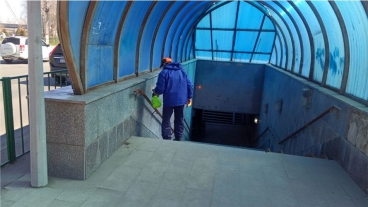 В Чебоксарах возобновили дезинфекцию подземных переходов и остановок