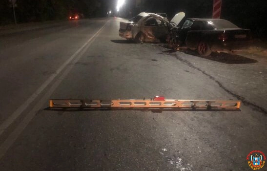 Два человека пострадали в столкновении трех легковушек в Шахтах