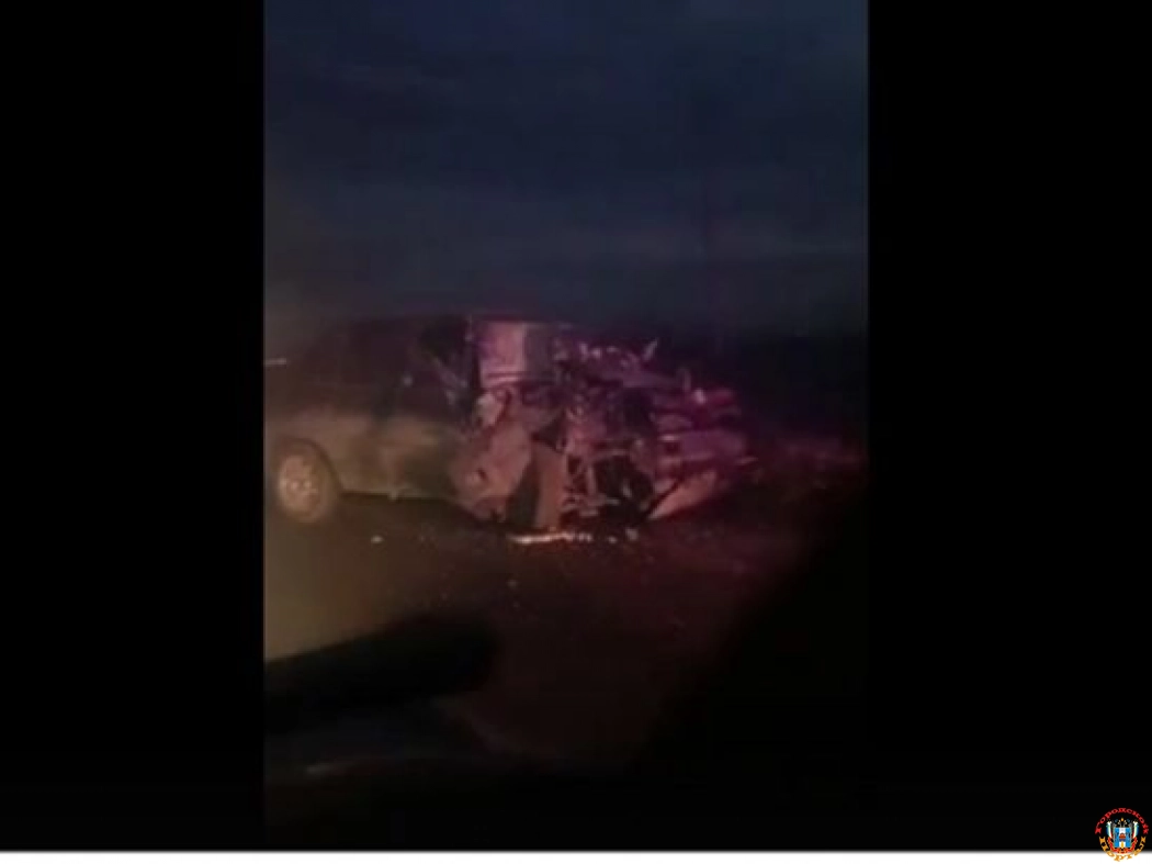 Под Зверево «Дэу Нексия» превратилась в груду металла после ДТП с «таблеткой»