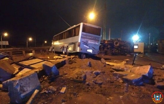 В Ростовской области в ДТП пострадал водитель пассажирского автобуса