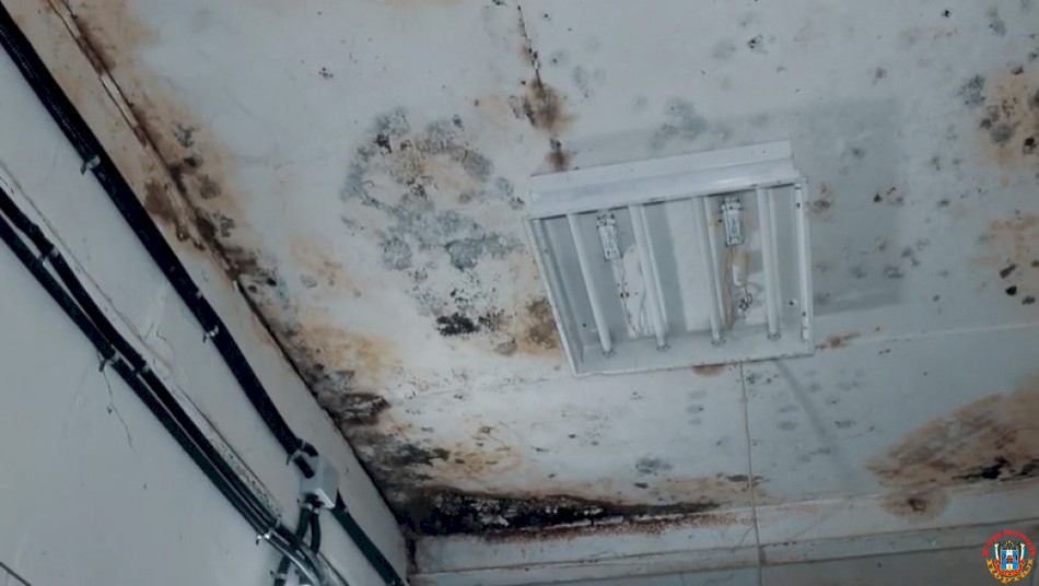 Власти Ростова обвинили жильцов «Дома актера» в жутком состоянии здания