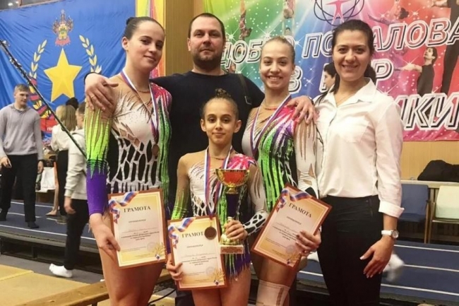 Ростовчане стали вице-чемпионами на региональных соревнованиях по спортивной акробатике