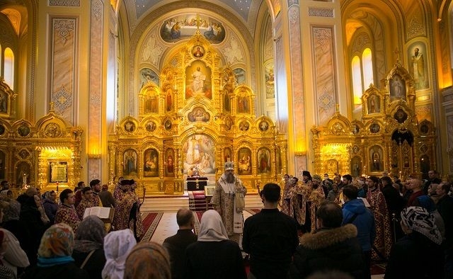 Ростовский митрополит призвал людей старше 65 лет не выходить из дома и молиться