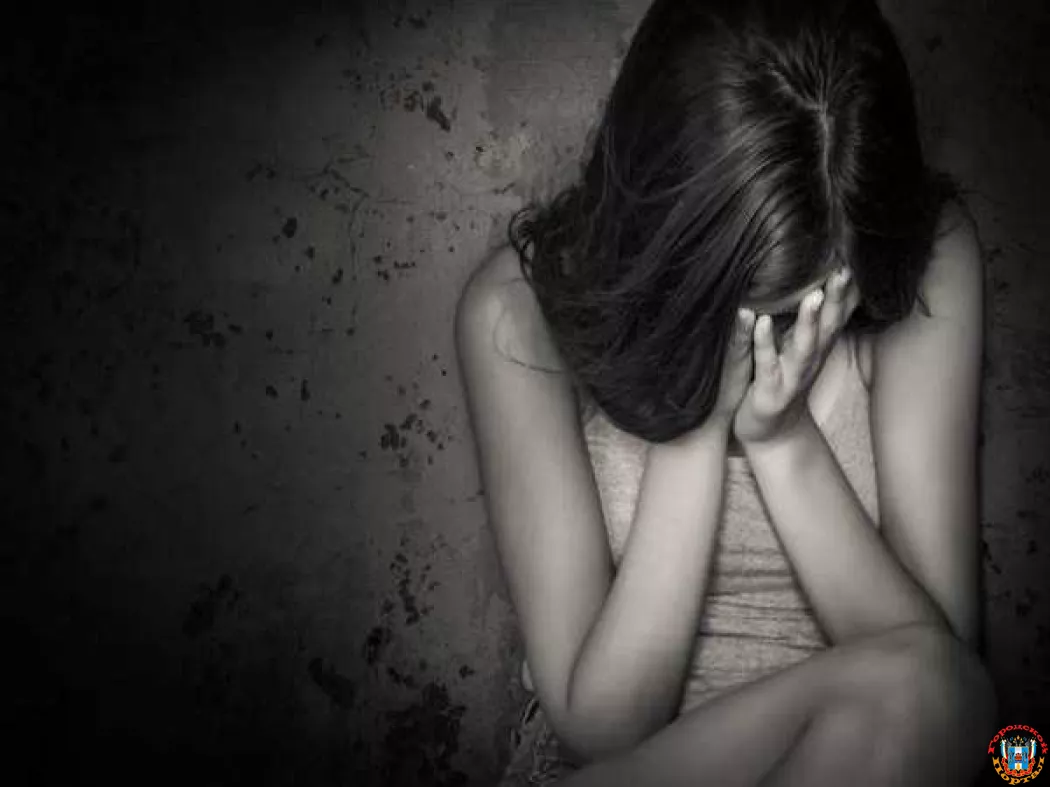 18-летняя девушка в Ростове получила удар ножом в живот от любимого бойфренда