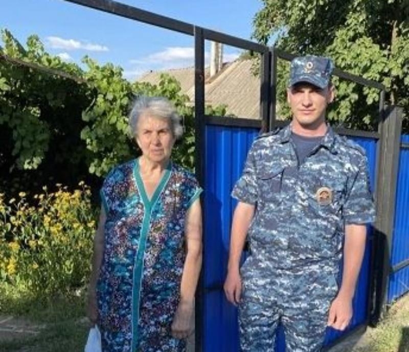 В Ростовской области полицейский спас упавшую с моста пенсионерку
