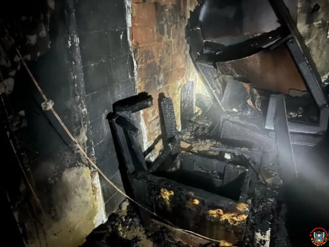 Из-за вспыхнувшего кресла сгорел частный дома в Ростовской области