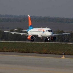 В Ростове экстренно сел самолет SSJ100