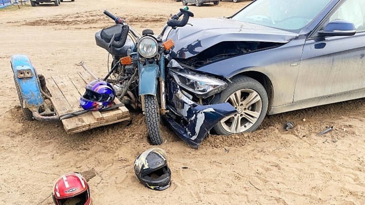 Трое красноярских подростков разбились на мотоцикле без тормозов