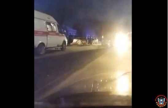 В Ростове на Мадояна разбились три машины, включая люксовую иномарку