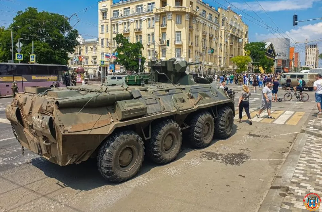 В Ростове полицейские изъяли оставленные «Вагнером» БТР, автомобиль и оружие