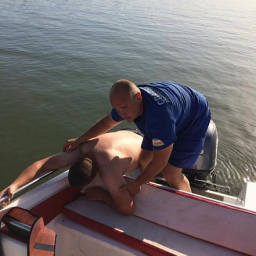 Чуть не утонул: на реке Дон сегодня спасли мужчину, которому в воде свело ногу