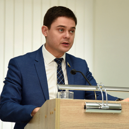 Любитель крепких словечек ростовский депутат-единоросс Косачев выживает на 9700 рублей в день