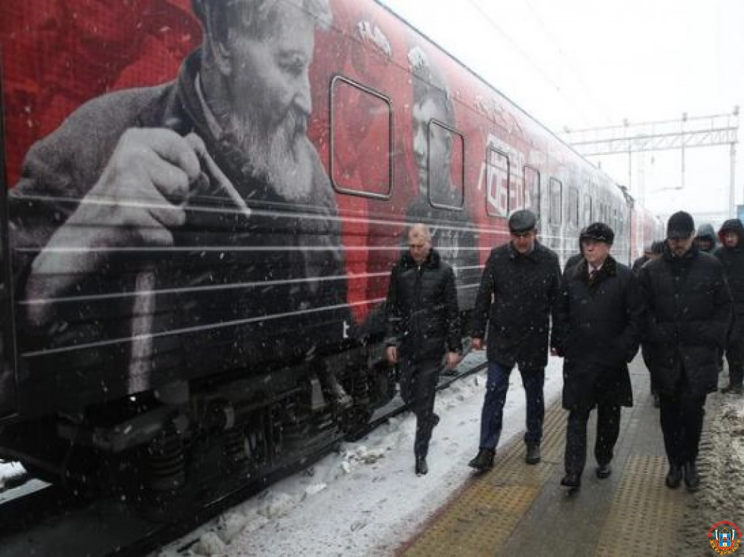 Губернатор Ростовской области 14 февраля посетил передвижную выставку-музей «Поезд Победы»