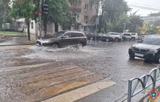 Улицы Ростова превратились в реки после дождя