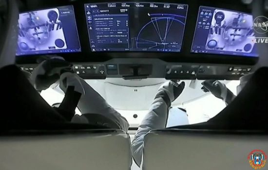 Crew Dragon с туристами в автоматическом режиме состыковался с МКС