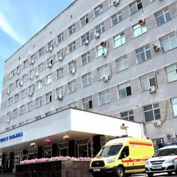 Пожилой пациент разбился насмерть, выпав из окна ковидного госпиталя РОКБ