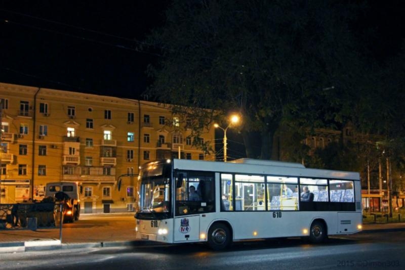 В Ростове после жалоб по вечерам стали выпускать на маршруты дополнительные автобусы