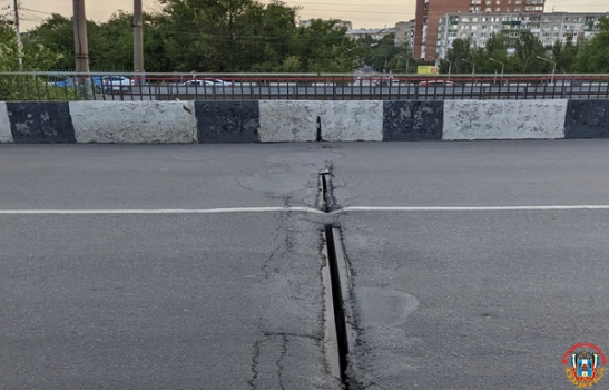 В Ростове разваливается на части мост на улице Нансена