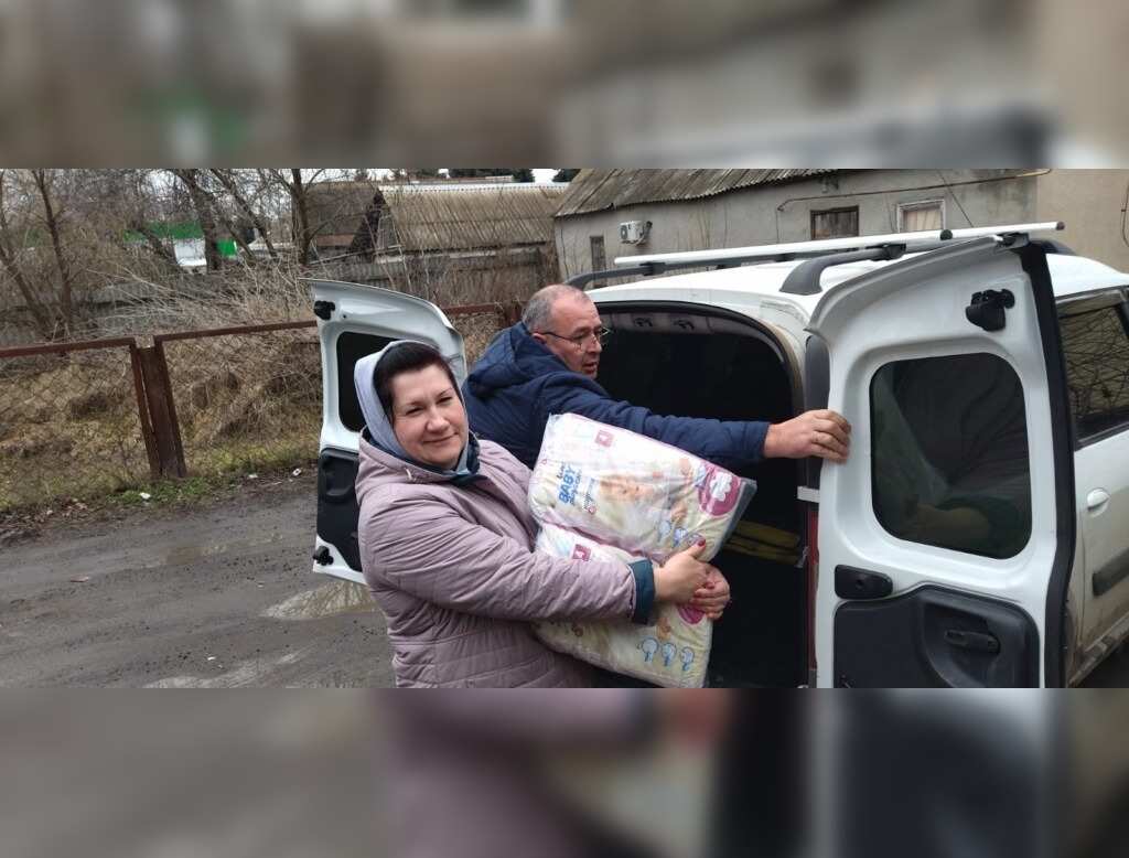 Поисковики из Ростовской области собрали 200 кг гуманитарной помощи для беженцев из Донбасса